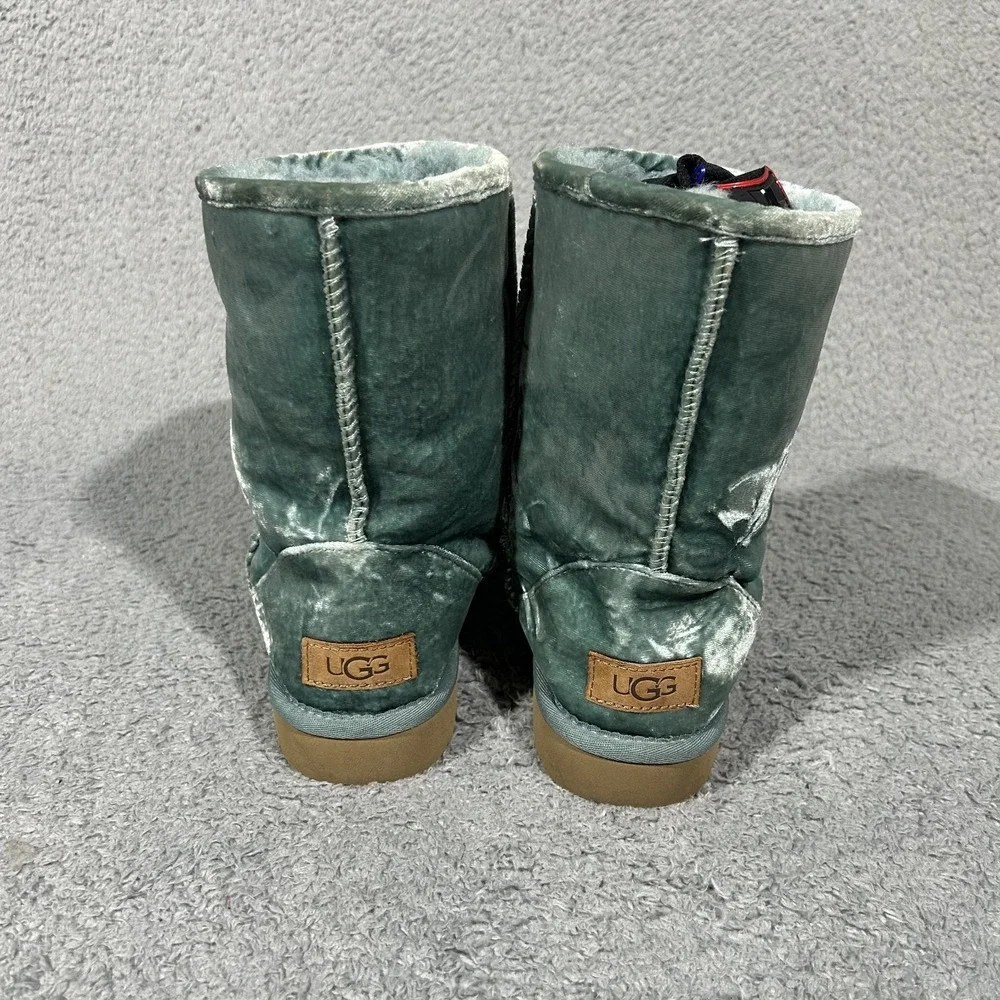 UGG Womens Classic Short II Green Suede Pull-On Snow Boots Size 5